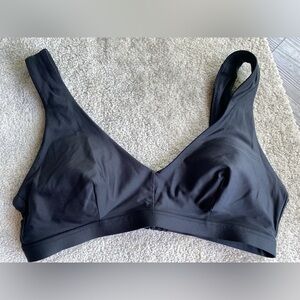 Lululemon women’s bikini top NWOT 38B….size 6